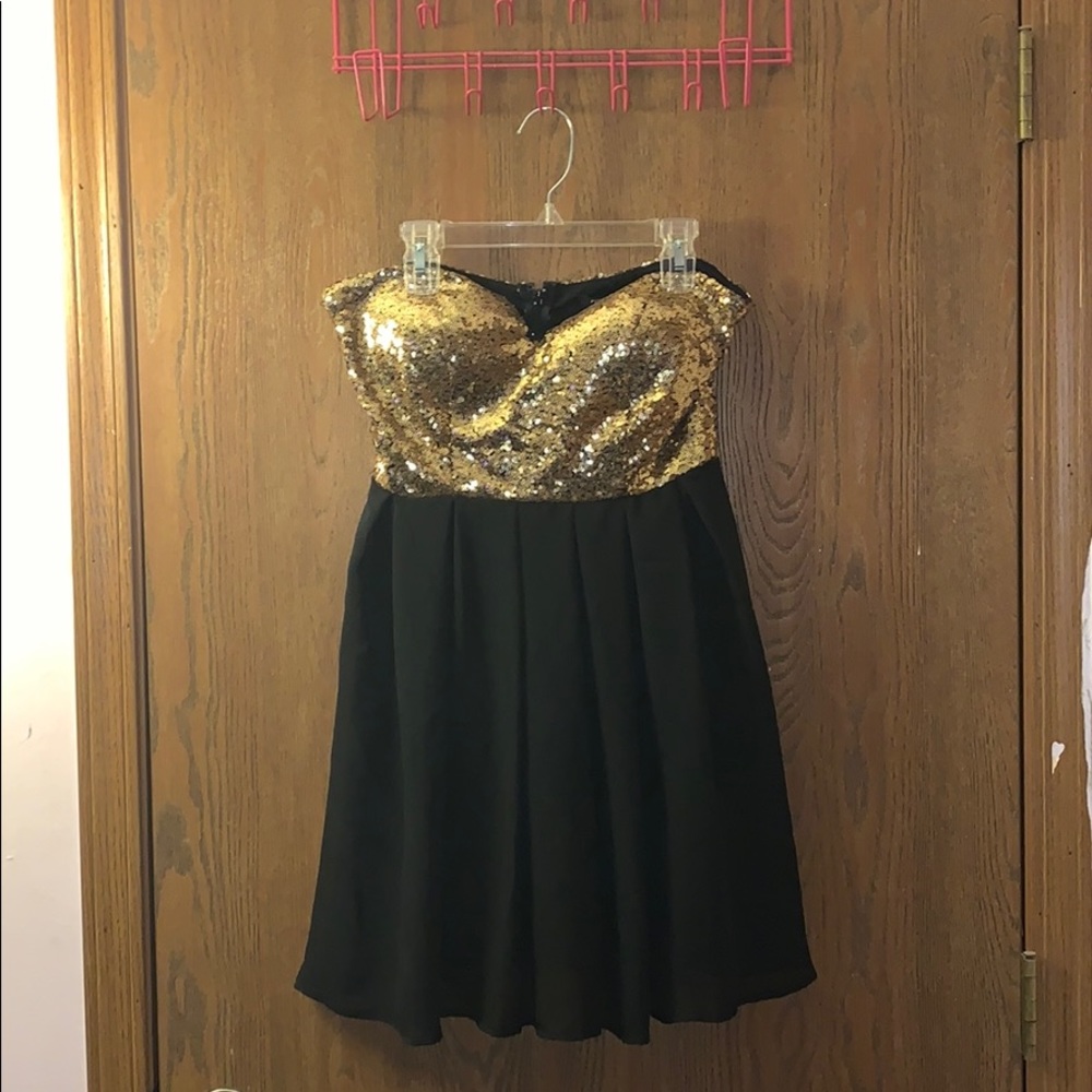 !NEW! Gold Sequin Formal Dress 💛